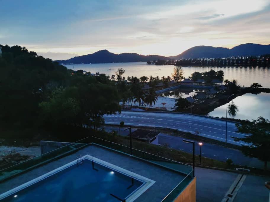 Marina Heights Hotel&Residences Lumut Exterior foto
