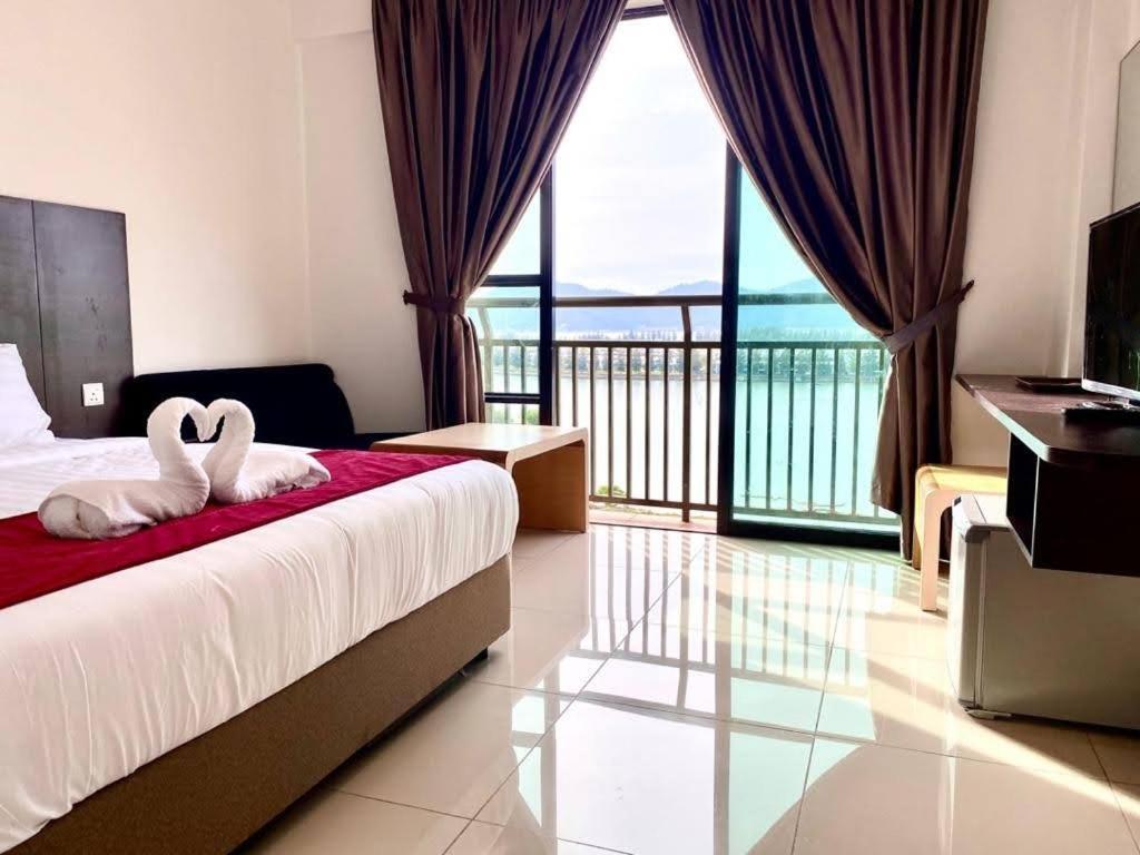 Marina Heights Hotel&Residences Lumut Exterior foto